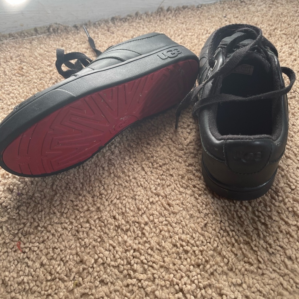 Ugg boy shoes